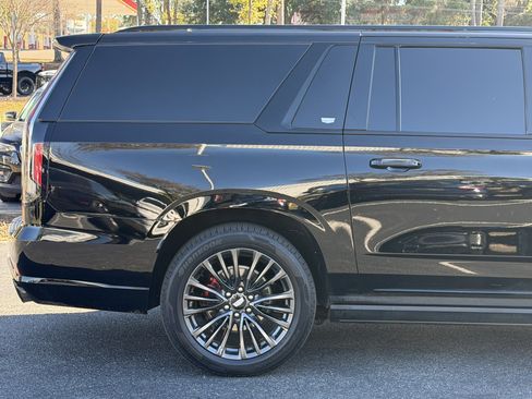 Used 2023 Cadillac Escalade ESV V image 5