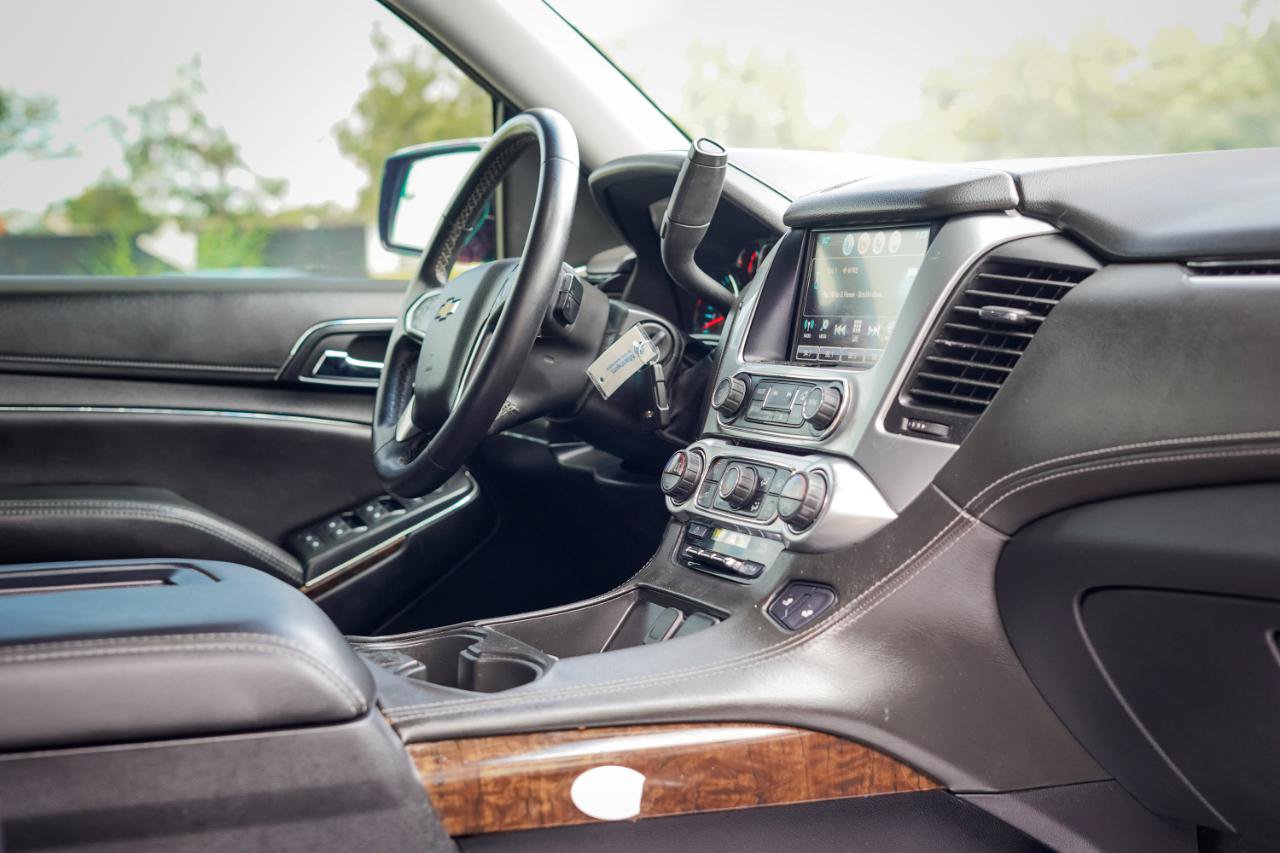 Used 2020 Chevrolet Suburban LT RWD image 9