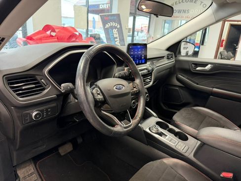 Used 2021 Ford Escape SEL w/ SEL Stealth AWD Package image 17