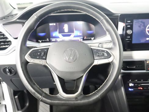 Used 2025 Volkswagen Taos SE AWD/4WD image 35