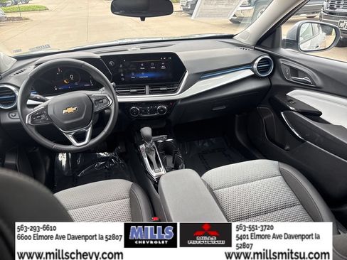 Used 2025 Chevrolet Trax LT w/ LT Convenience Package FWD image 22