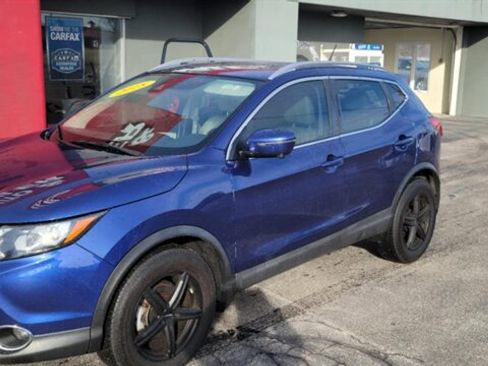 Used 2018 Nissan Rogue Sport SL w/ SL Premium Package image 2