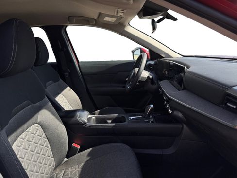 Used 2025 Nissan Kicks SV image 17