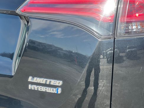 Used 2017 Toyota RAV4 Limited image 23