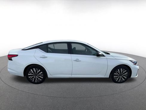 Used 2025 Nissan Altima 2.5 SV image 16