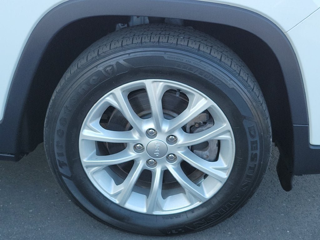 Used 2020 Jeep Cherokee Latitude FWD image 5