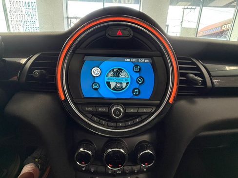 Used 2019 MINI Cooper 4-Door Hardtop FWD image 38