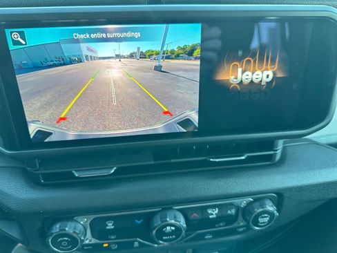 Used 2025 Jeep Gladiator Sport AWD/4WD image 25