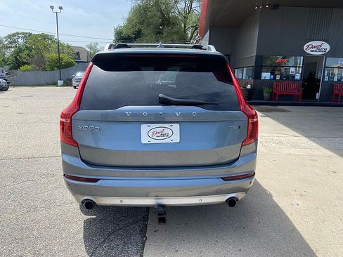 Used 2018 Volvo XC90 T5 Momentum w/ Convenience Package AWD/4WD image 3