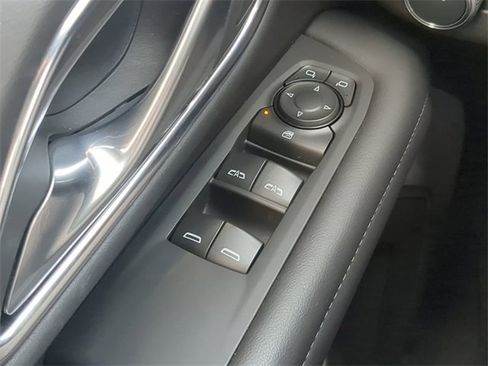 Used 2024 GMC Yukon SLE w/ Gmc Pro Safety Plus Package image 30