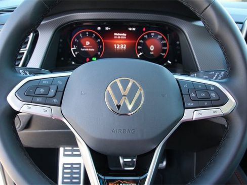 New 2026 Volkswagen Atlas Peak Edition image 17