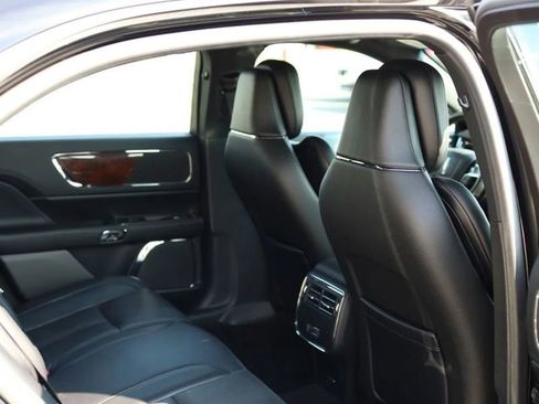 Used 2019 Lincoln Continental Select w/ Continental Climate Package image 42