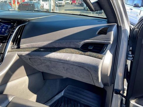 Used 2019 Cadillac Escalade Platinum image 14
