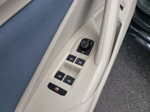 Certified 2025 Volkswagen Jetta SE image 15