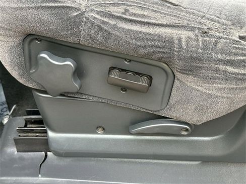 Used 2002 Chevrolet Silverado 3500 LS w/ Electrical Convenience Pkg image 28