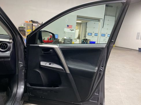 Used 2016 Toyota RAV4 LE image 28