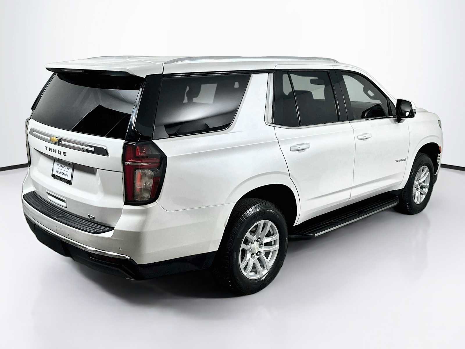 Used 2021 Chevrolet Tahoe LT w/ Luxury Package RWD image 9