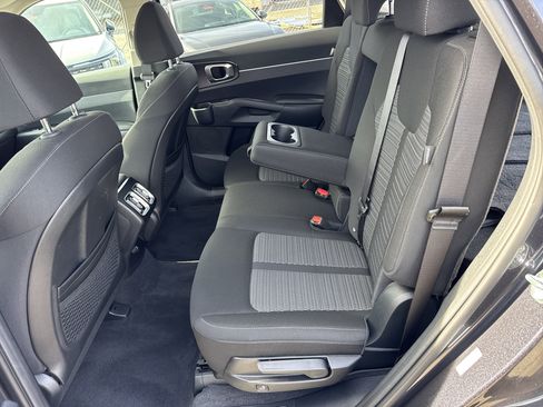 Certified 2025 Kia Sorento LX image 20