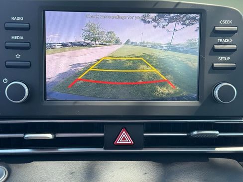 Used 2022 Hyundai Elantra SEL FWD image 28