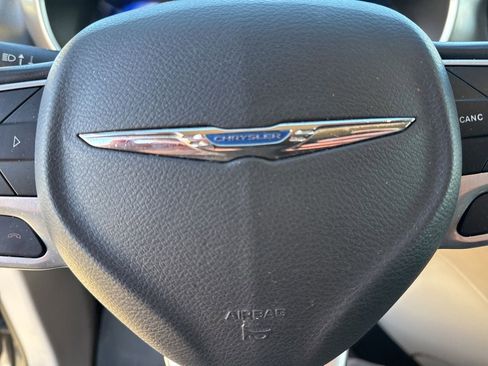 Used 2020 Chrysler Pacifica Touring-L image 26