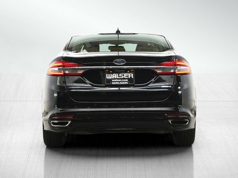 Used 2017 Ford Fusion SE w/ Fusion SE Technology Package image 4