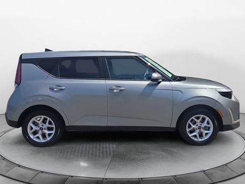 Used 2025 Kia Soul LX w/ LX Technology Package FWD image 6