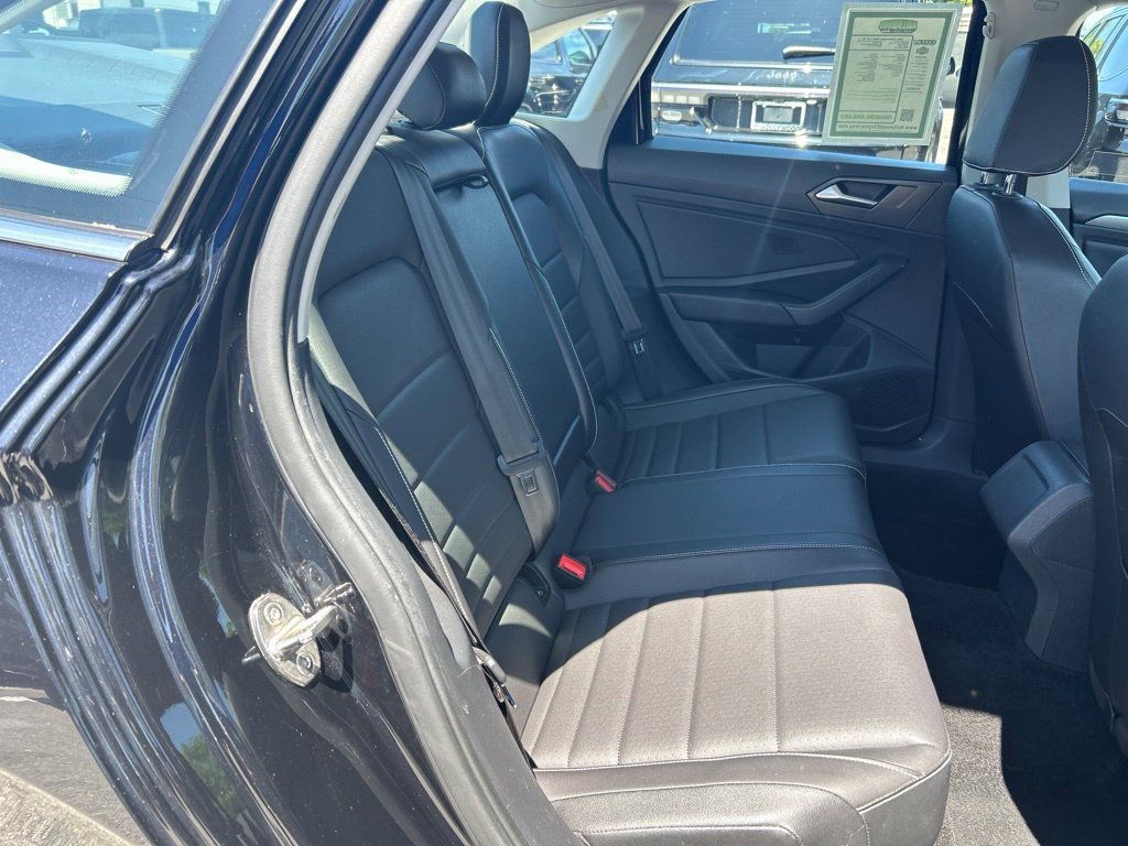 Used 2024 Volkswagen Jetta SE FWD image 25