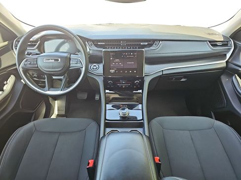 Used 2023 Jeep Grand Cherokee L Laredo image 9