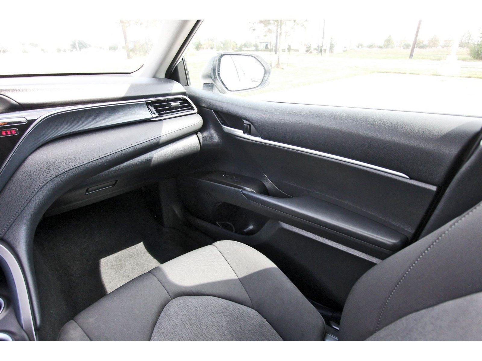 Used 2023 Toyota Camry LE FWD image 11