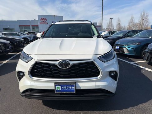 Used 2021 Toyota Highlander XLE image 2