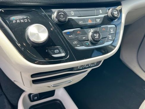 Used 2023 Chrysler Voyager LX FWD image 19