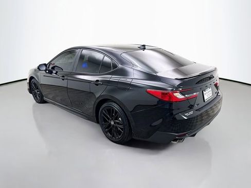 Used 2025 Toyota Camry SE image 5