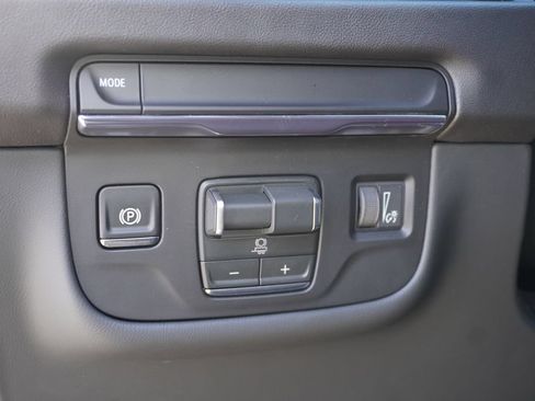 Used 2026 Cadillac Escalade Luxury RWD image 16