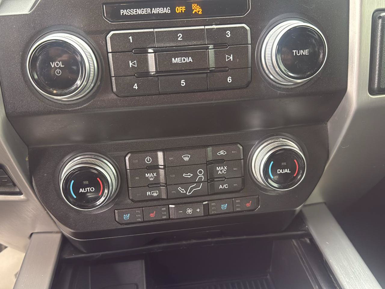 Used 2019 Ford F250 Platinum w/ FX4 Off-Road Package AWD/4WD image 19