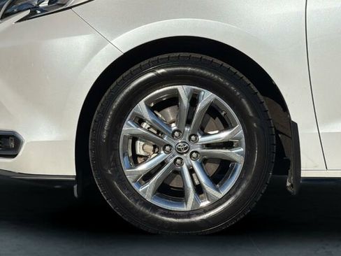 Used 2023 Toyota Sienna Platinum image 37