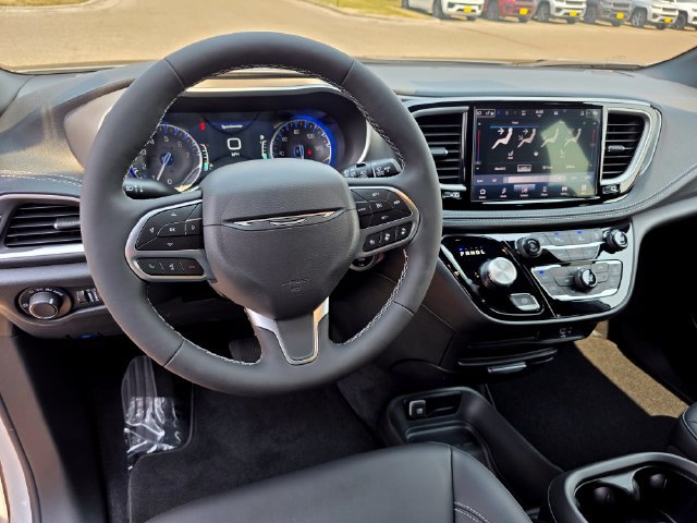 New 2027 Chrysler Pacifica Select AWD/4WD image 18