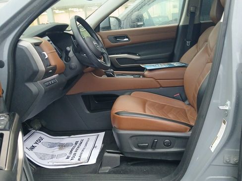 Used 2022 Nissan Pathfinder Platinum w/ Cargo Package image 12