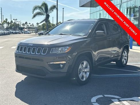 Used 2020 Jeep Compass Latitude image 2