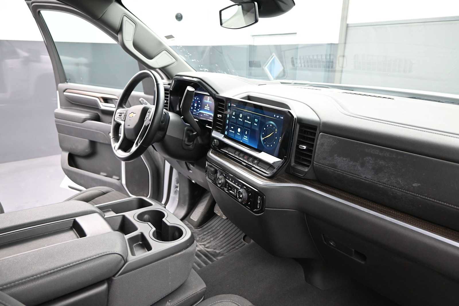 Used 2025 Chevrolet Silverado 2500 LT w/ Convenience Package AWD/4WD image 28