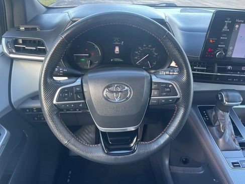 Used 2022 Toyota Sienna XSE image 23