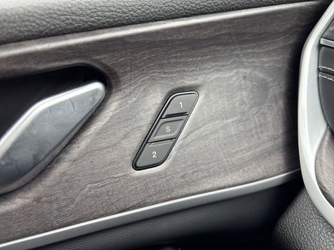 Used 2023 Jeep Grand Cherokee L Limited AWD/4WD image 17