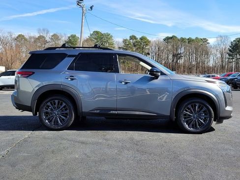 New 2026 Nissan Pathfinder SL w/ SL Premium Package AWD/4WD image 2