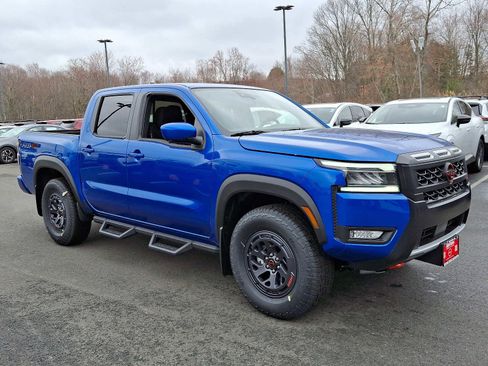 New 2025 Nissan Frontier PRO-4X w/ Pro Convenience Package image 3