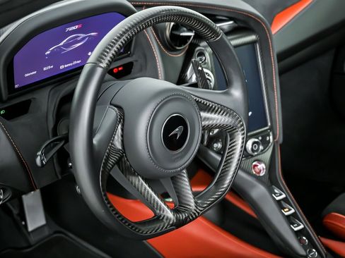 Used 2019 McLaren 720S Performance image 30
