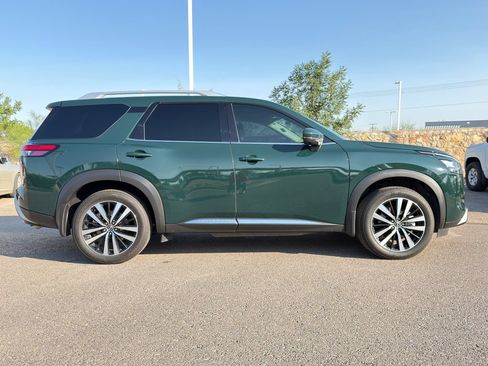 Used 2025 Nissan Pathfinder Platinum FWD image 6