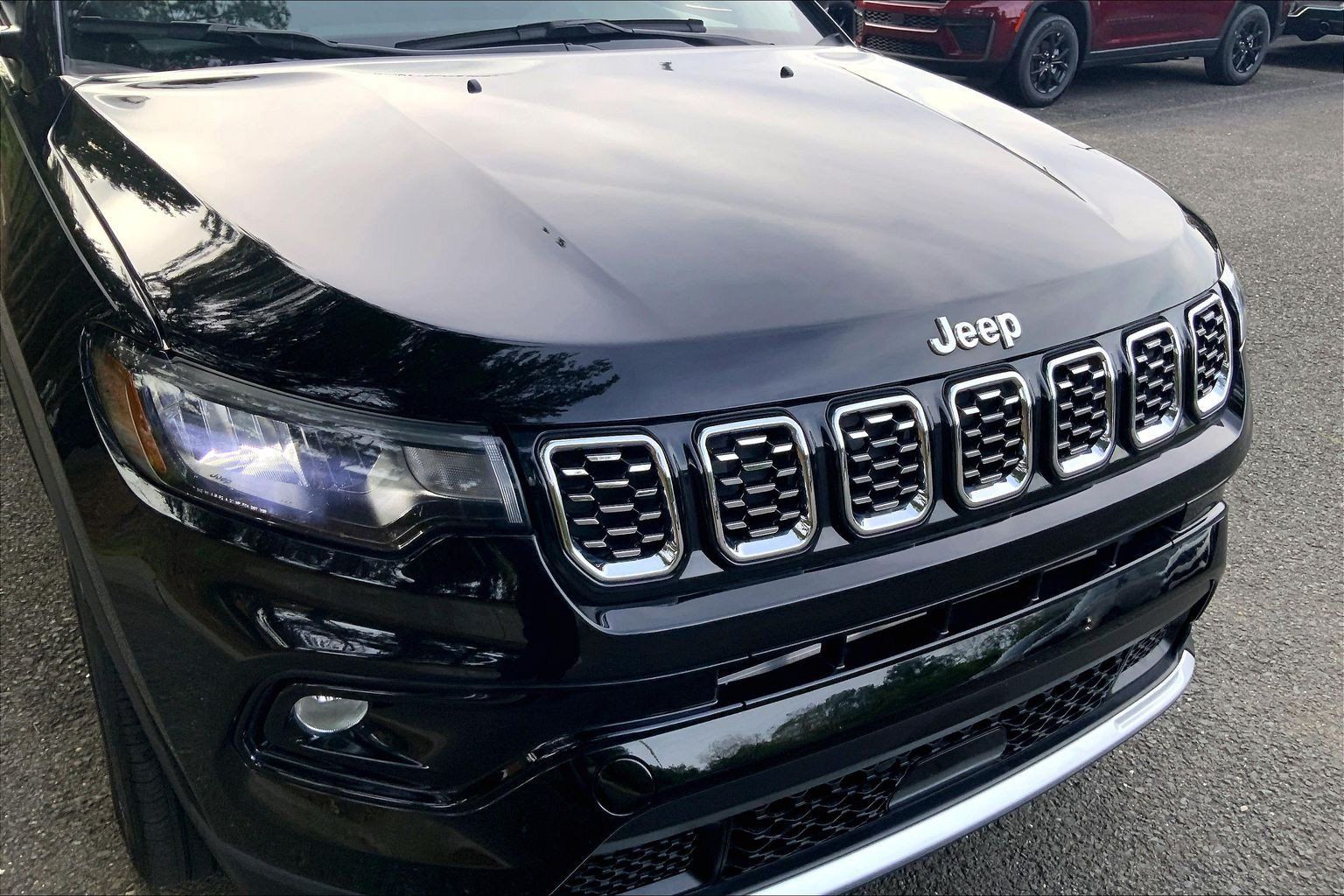Used 2025 Jeep Compass Limited w/ Sun & Sound Group AWD/4WD image 25