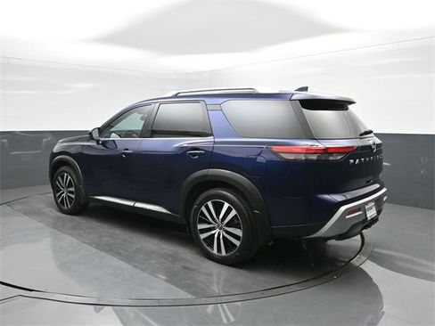 Used 2023 Nissan Pathfinder Platinum image 5