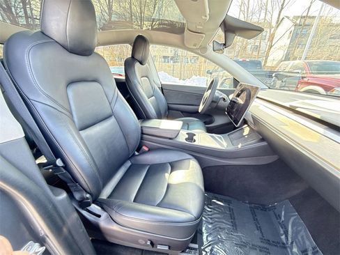 Used 2021 Tesla Model Y Long Range image 25
