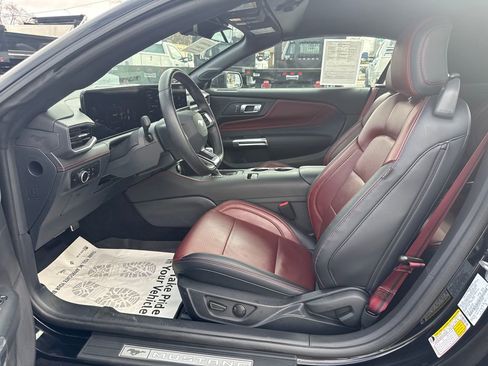 Used 2025 Ford Mustang Premium image 14
