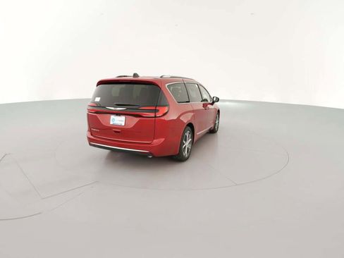 New 2026 Chrysler Pacifica Pinnacle image 11